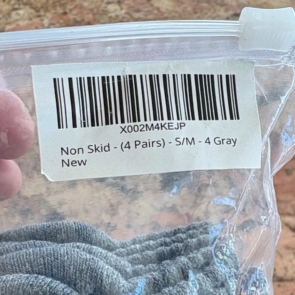 Men's Pembrook Gray Non-Skid Socks 4 pairs Size S/M